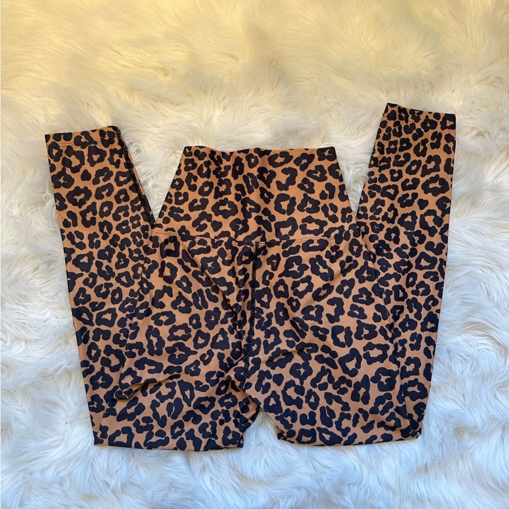 Beach Riot Leopard Print Piper Legging - Picture 4 of 4